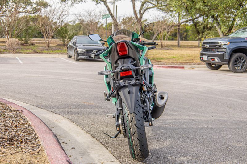 NEW 2026 YAMAHA YZFR3 ABS Image 18