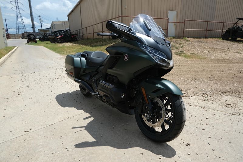 2024 Honda GOLDWING DCT MATTE ARMORED GREEN METALLICImage 14