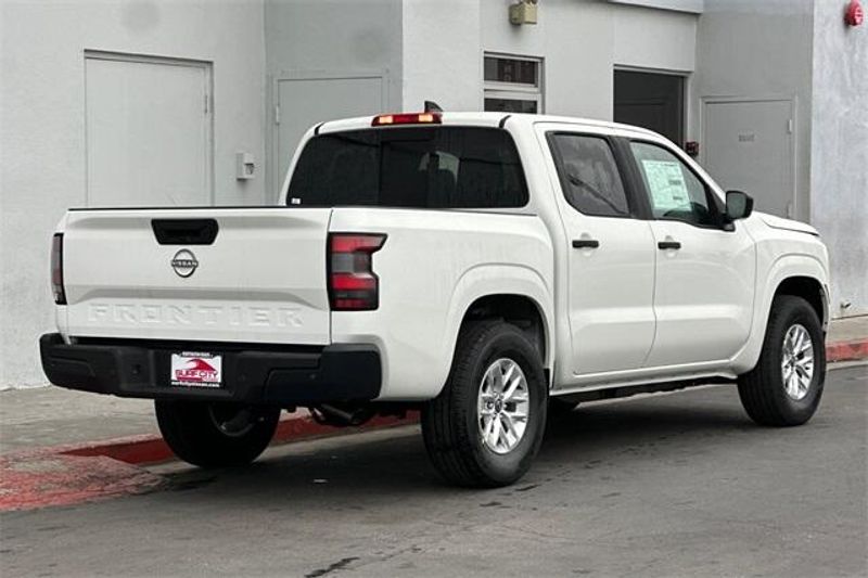 New 2025 Nissan Frontier SImage 3