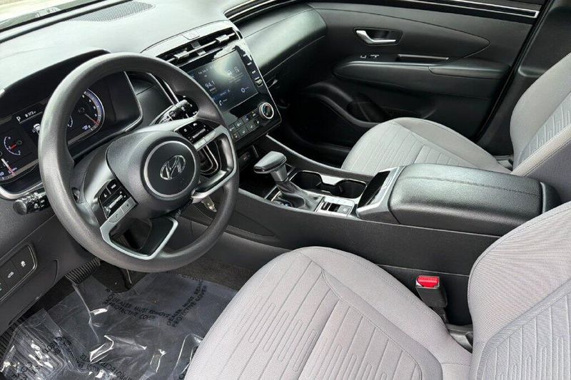 Used 2024 Hyundai Santa Cruz SEImage 9
