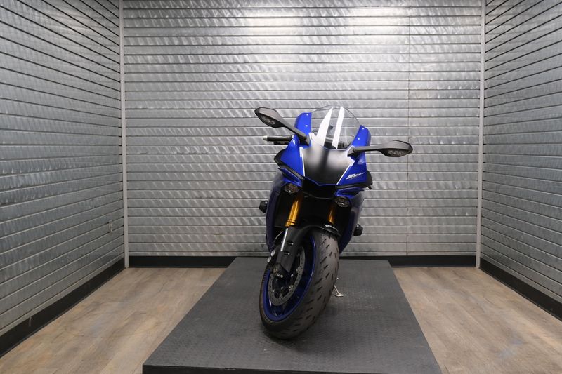 USED 2018 YAMAHA YZF-R1 Image 8