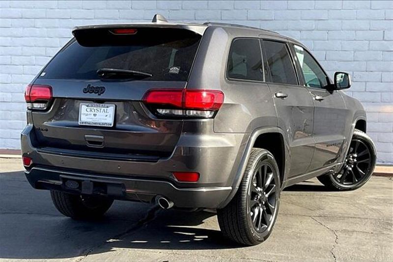 2017 Jeep Grand Cherokee AltitudeImage 13