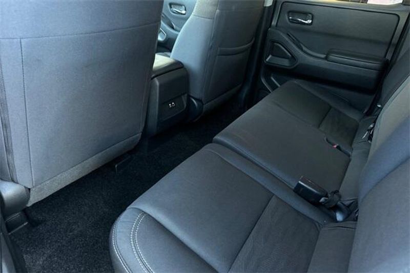 Used 2023 Nissan Frontier SVImage 10