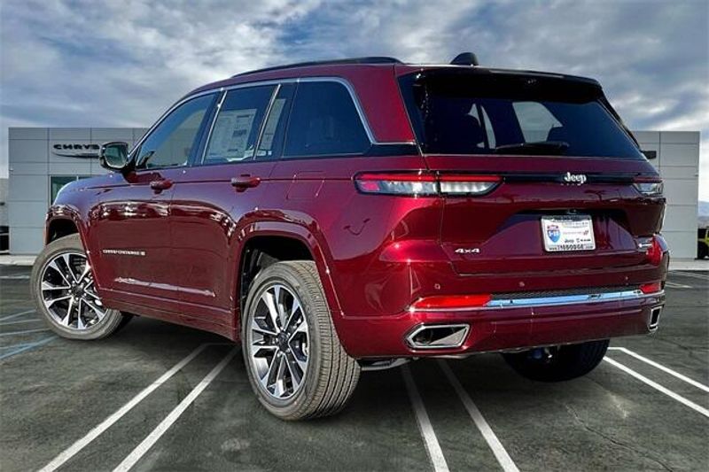 2025 Jeep Grand Cherokee Overland 4x4Image 2