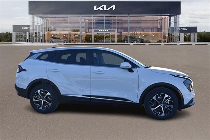 2025 Kia Sportage EXImage 2