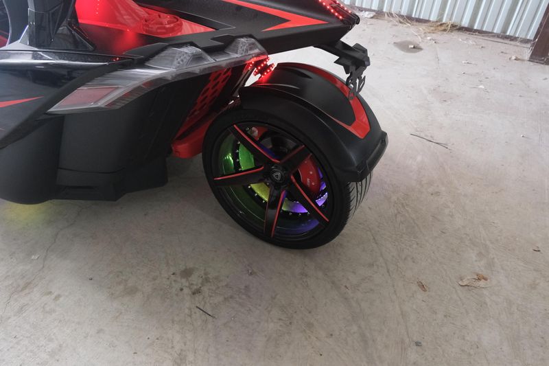 2020 Polaris SLINGSHOT R BLACK AND RED Image 26