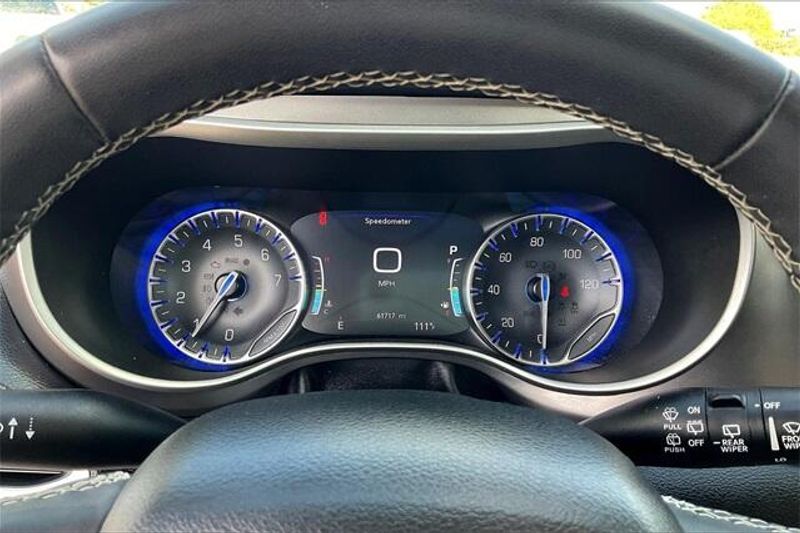 2022 Chrysler Pacifica Touring L photo 19