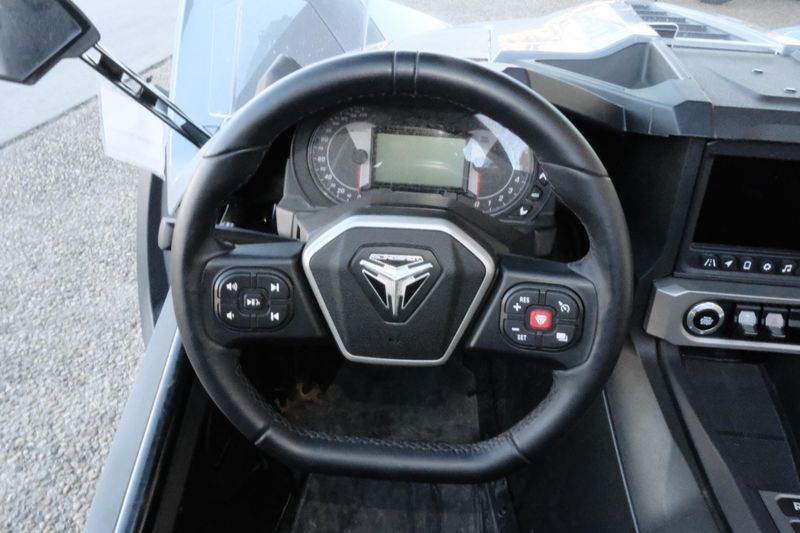 2024 Polaris SLINGSHOT SL AUTODRIVE OCEAN GRAYImage 13