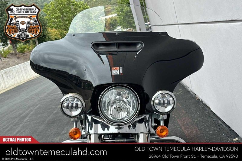 2019 Harley-Davidson Electra Glide in a Black exterior color. BMW Motorcycles of Temecula – Southern California (951) 506-6903 bmwmotorcyclesoftemecula.com 