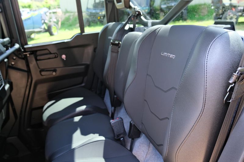 2025 Can-Am DEFENDER MAX LIMITED CAB HD10 DESERT TAN AND STEALTH BLACK Image 18