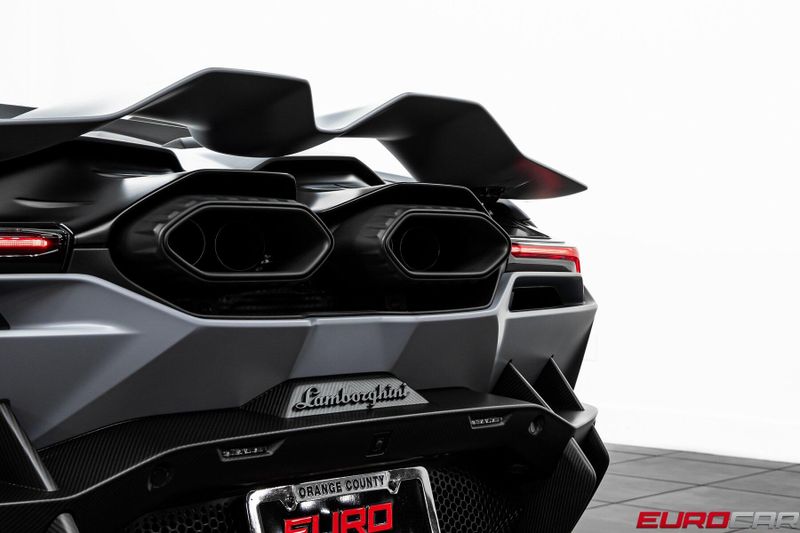 Used 2024 Lamborghini Revuelto *HUGE CARBON OPTIONS * FACTORY MATTE PAINT*Image 28