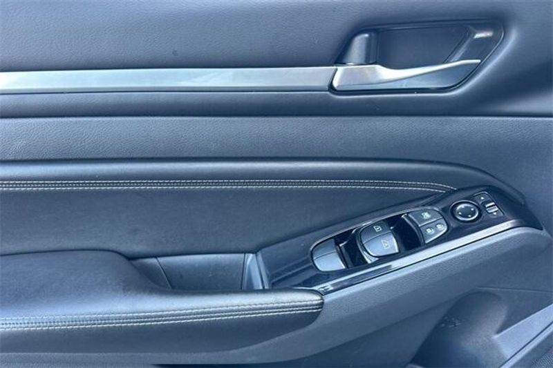 2022 Nissan Altima 2.5 SLImage 9