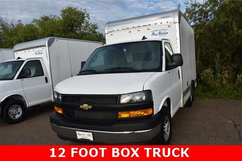 New 2025 Chevrolet Express 3500 Work VanImage 4