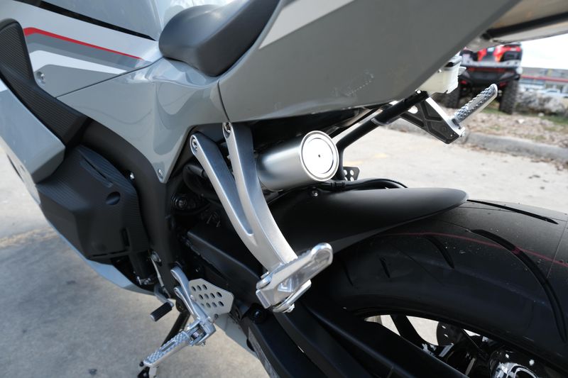 2025 Honda CBR600RR DEEP PEARL GRAYImage 17