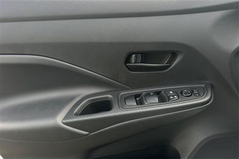 New 2025 Nissan Versa 1.6 SImage 8