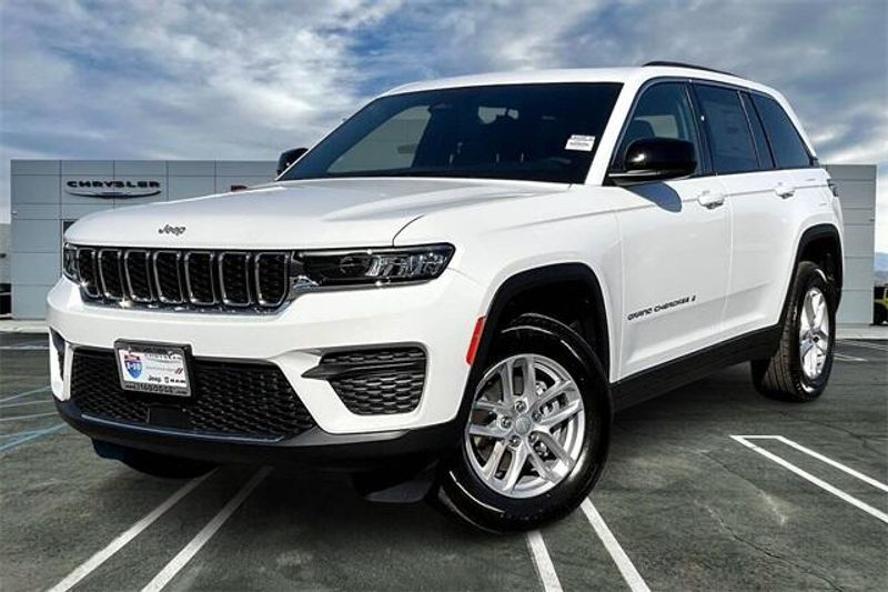 New 2025 Jeep Grand Cherokee Laredo X 4x4Image 1