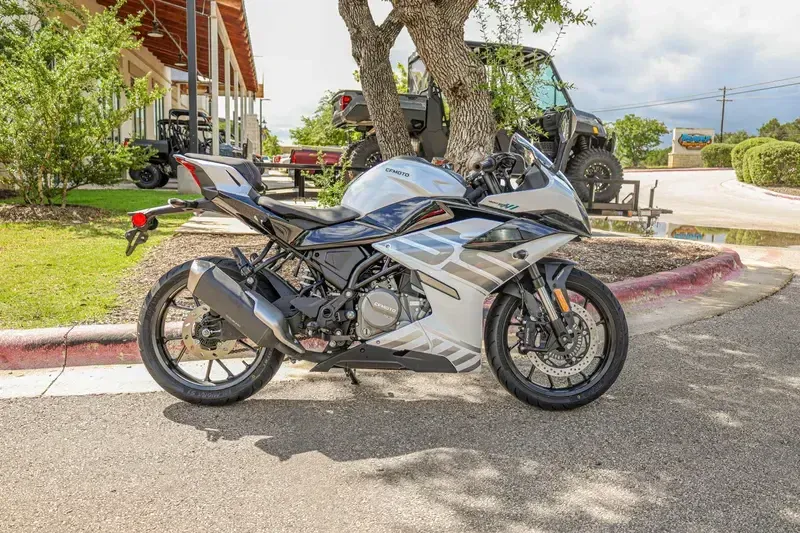NEW 2026 CFMOTO 300SS Image 2