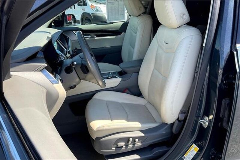 Used 2021 Cadillac XT6 Premium LuxuryImage 24
