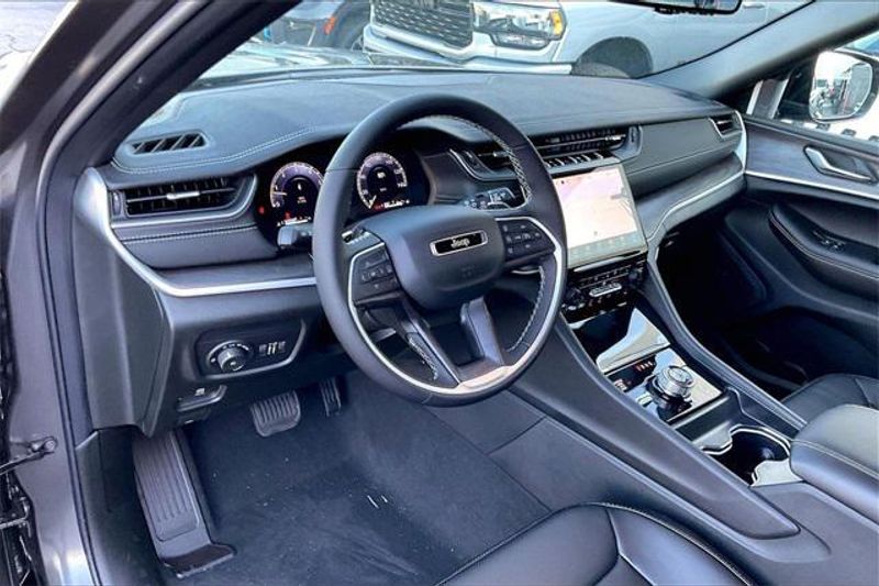 New 2025 Jeep Grand Cherokee Limited 4x4Image 6