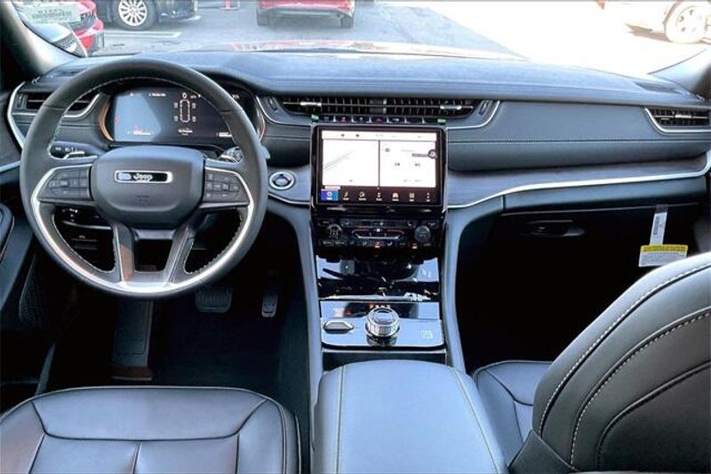 New 2025 Jeep Grand Cherokee L Limited 4x4Image 4