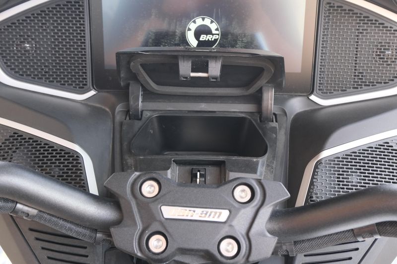 2024 Can-Am SPYDER RT LIMITED HYPER SILVER WITH PLATINUM Image 26