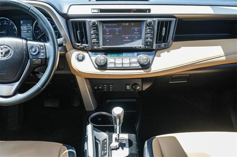 2016 Toyota RAV4 LimitedImage 13