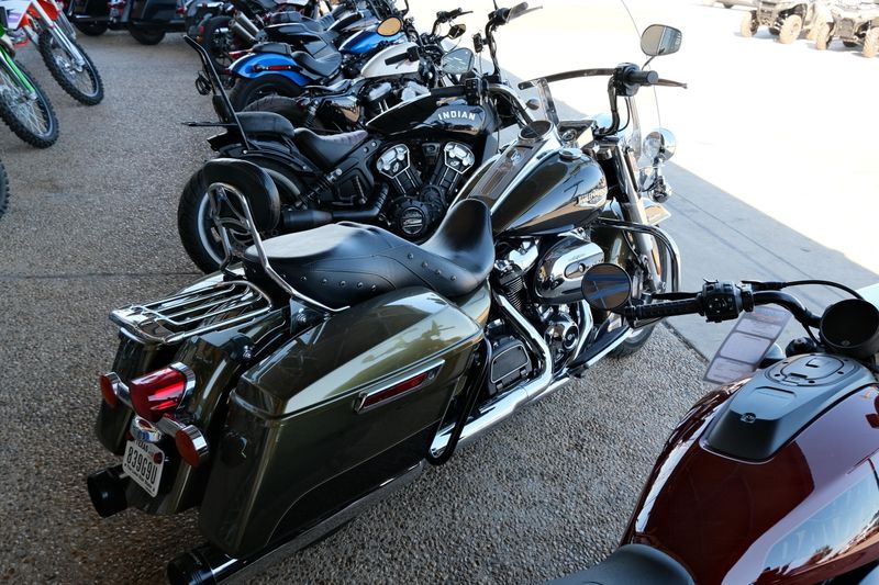 USED 2018 HARLEY ROAD KING Image 3