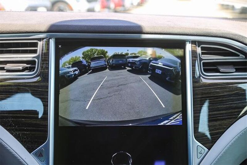 2015 Tesla Model S 70DImage 23