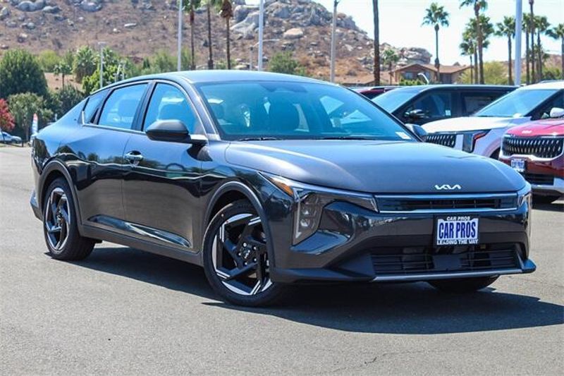 New 2025 Kia K4 EXImage 2