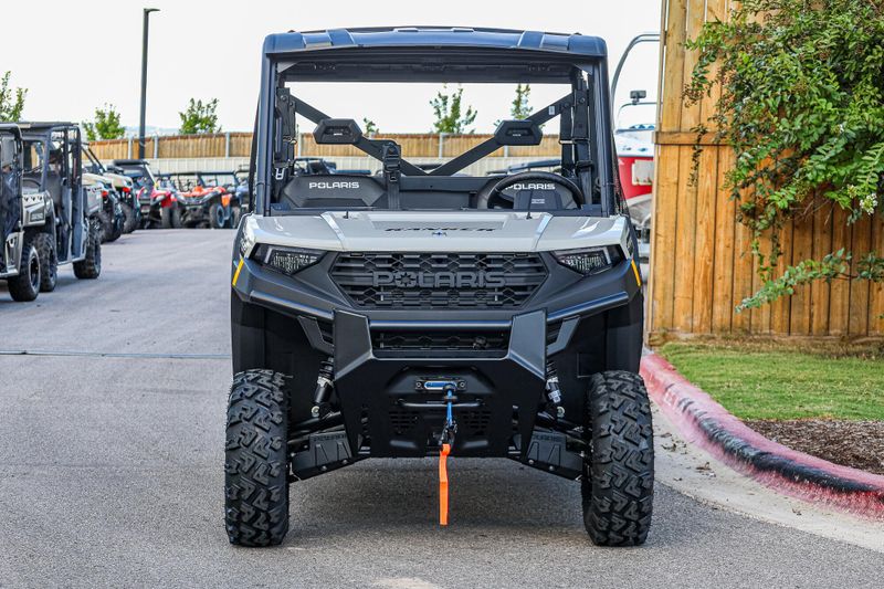 2025 Polaris RANGER CREW 1000 PREMIUM  MIRAGE BEIGE Image 23