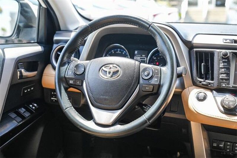 2016 Toyota RAV4 LimitedImage 15
