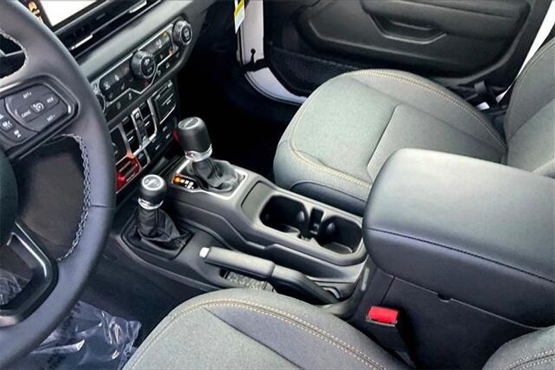 New 2025 Jeep Gladiator Willys 4x4Image 7