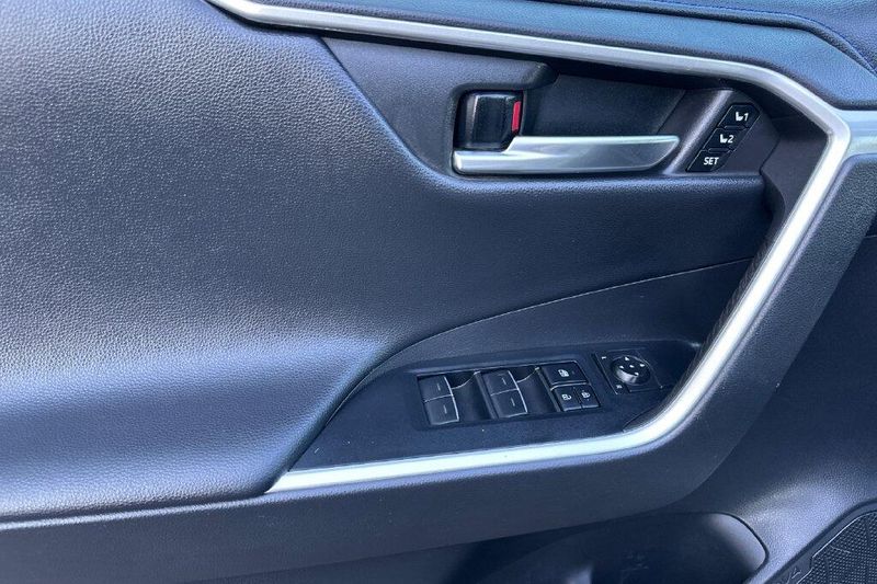 Used 2022 Toyota RAV4 Hybrid XSEImage 10