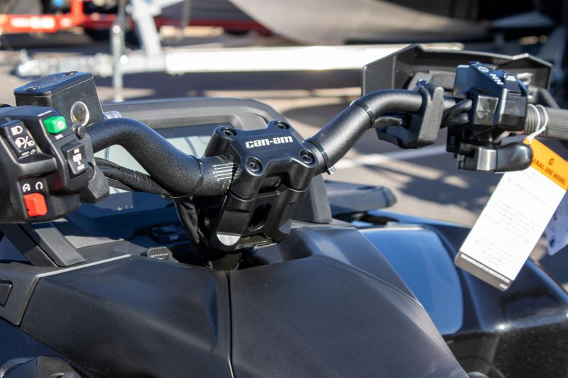 NEW 2026 CAN-AM OUTLANDER MAX 6X6 BACKCOUNTRY 1000R Image 23