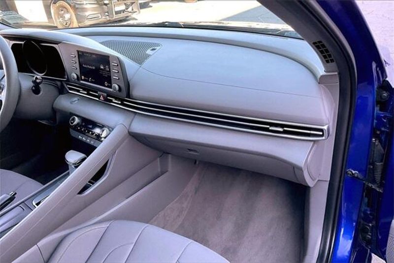 Used 2023 Hyundai Elantra SELImage 16