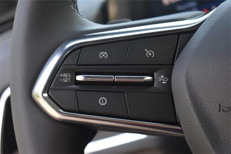 New 2025 Chevrolet Suburban PremierImage 36