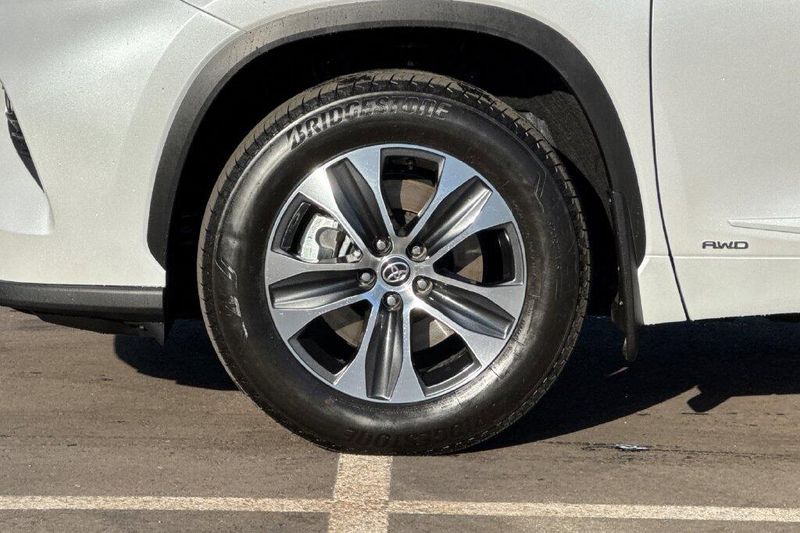 Used 2026 Toyota Highlander Hybrid XLEImage 25