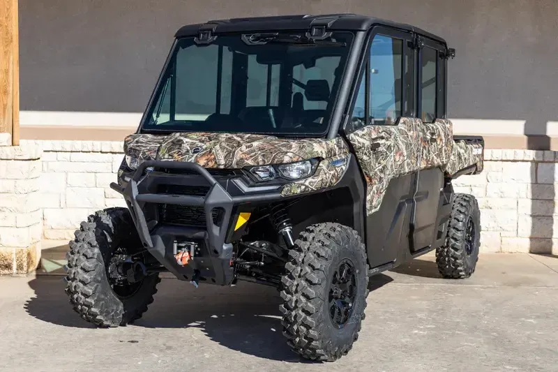 2025 Can-Am DEFENDER MAX LIMITED CAB HD10 WILDLAND CAMO Image 2