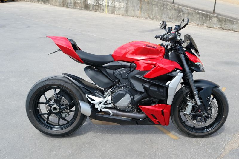 Used 2022 Ducati STREETFIGHTER V2 RED AND BLACK Image 2