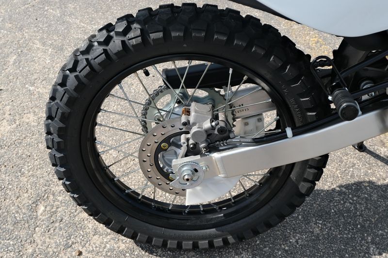 NEW 2025 HONDA XR650L Image 9