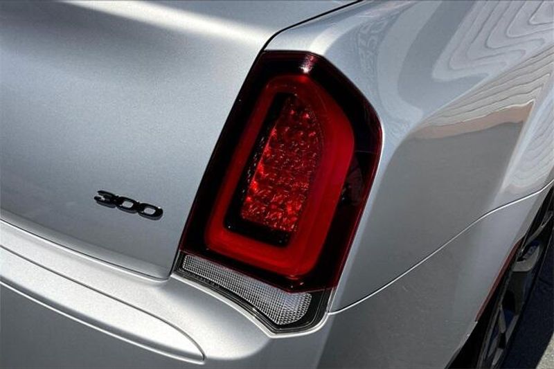 2023 Chrysler 300 TouringImage 28