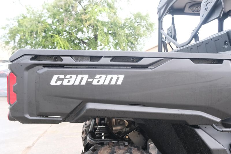 NEW 2026 CAN-AM DEFENDER MAX DPS HD9  in a STEALTH BLACK exterior color. Family PowerSports (877) 886-1997 familypowersports.com 