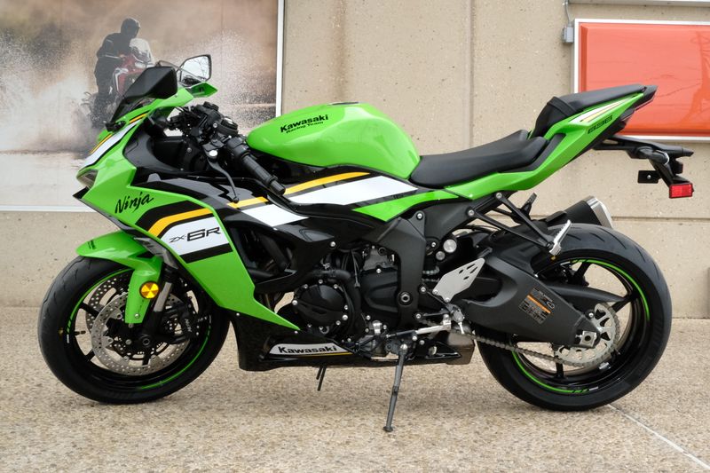 2025 Kawasaki NINJA ZX6R KRT EDITION ABS LIME GREEN AND EBONY AND PEARL BLIZZARD WHITEImage 28