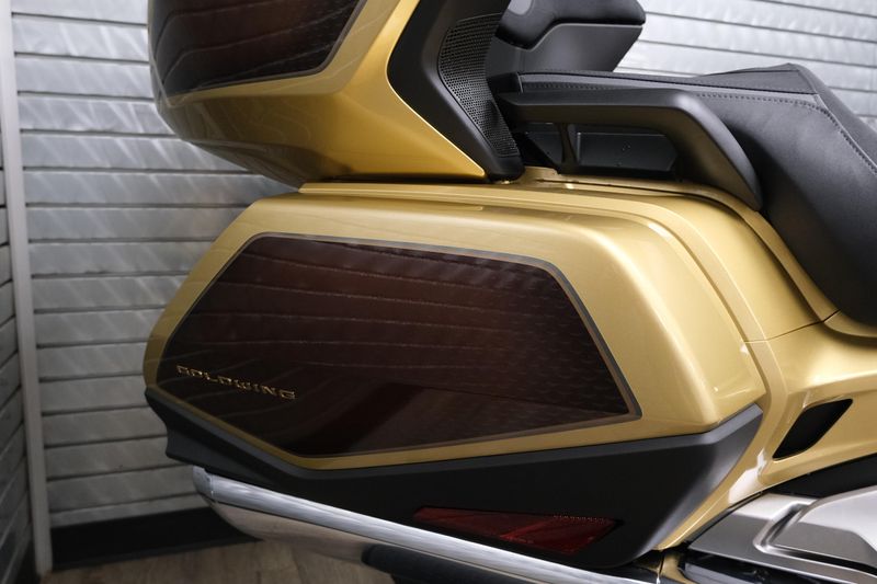 NEW 2025 HONDA GOLD WING TOUR DCT 50TH ANNIVERSARY Image 17