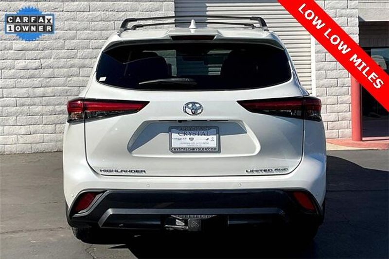 Used 2023 Toyota Highlander LimitedImage 3