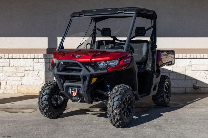 2024 CAN-AM SSV DEF XT 64 HD10 RD 24 in a RED exterior color. Family PowerSports (877) 886-1997 familypowersports.com 