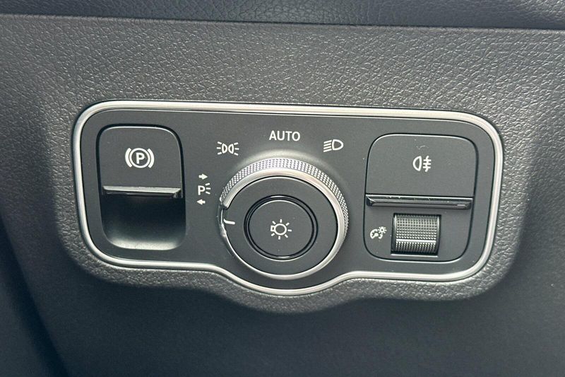 2024 Mercedes-Benz EQB 300Image 32