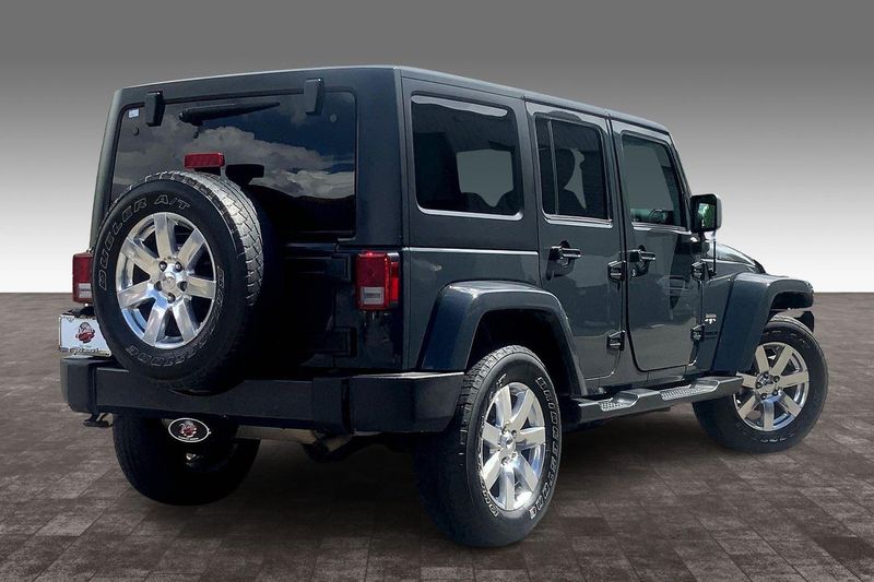 2016 Jeep Wrangler Unlimited Sahara photo 10