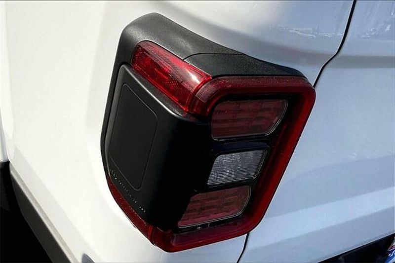 New 2025 Jeep Gladiator Willys 4x4Image 12