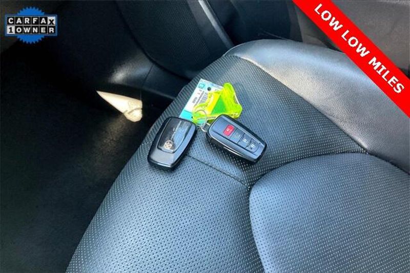 Used 2023 Toyota Highlander LimitedImage 11